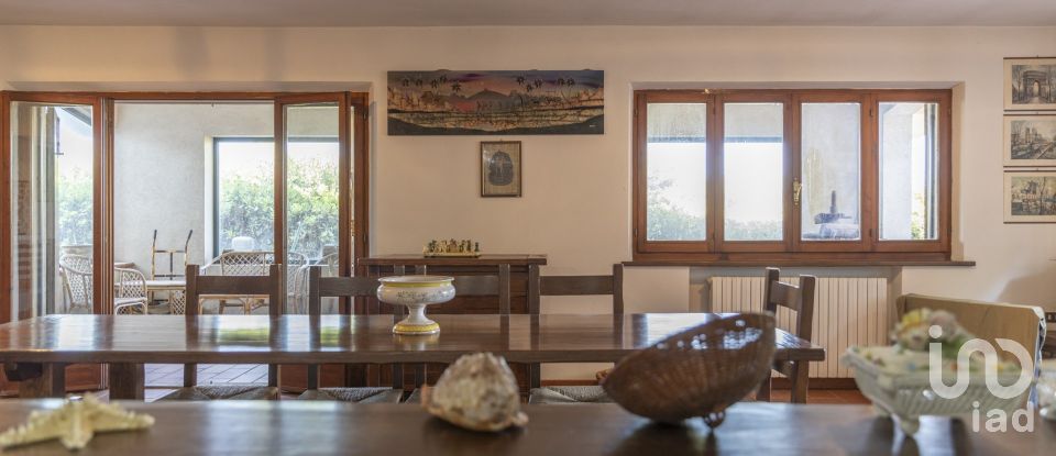 Farm 13 rooms of 400 m² in Falconara Marittima (60015)