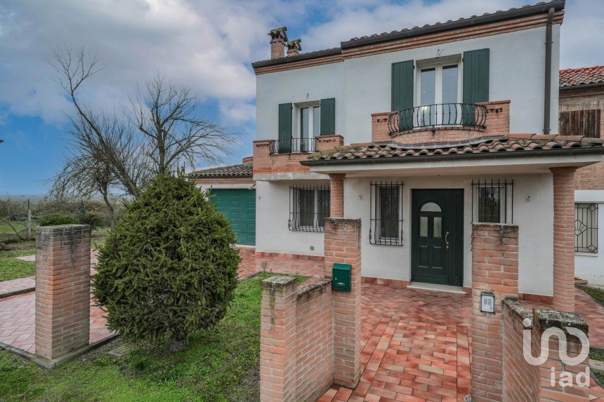 Casa 6 locali di 269 m² in Migliarino (44027)