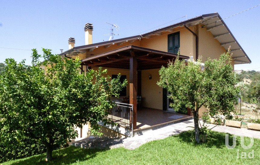 Casa indipendente 8 locali di 127 m² in Mosciano Sant'Angelo (64023)