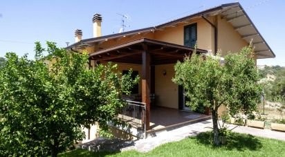 Casa indipendente 8 locali di 127 m² in Mosciano Sant'Angelo (64023)