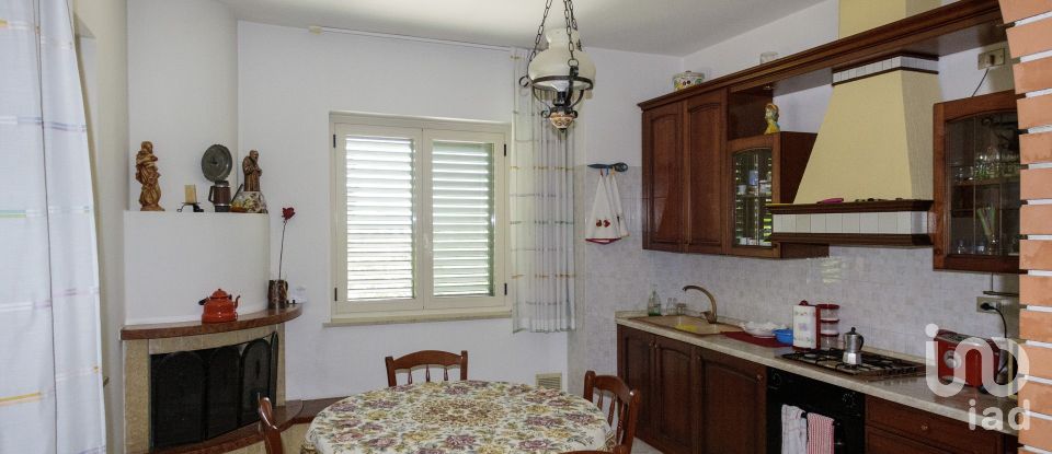 Town house 8 rooms of 127 m² in Mosciano Sant'Angelo (64023)