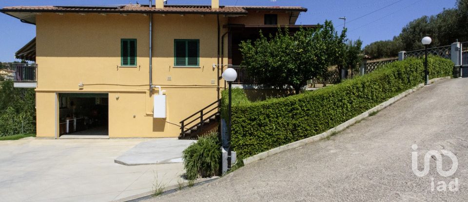 Casa indipendente 8 locali di 127 m² in Mosciano Sant'Angelo (64023)