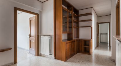 Three-room apartment of 117 m² in Roma (00171)