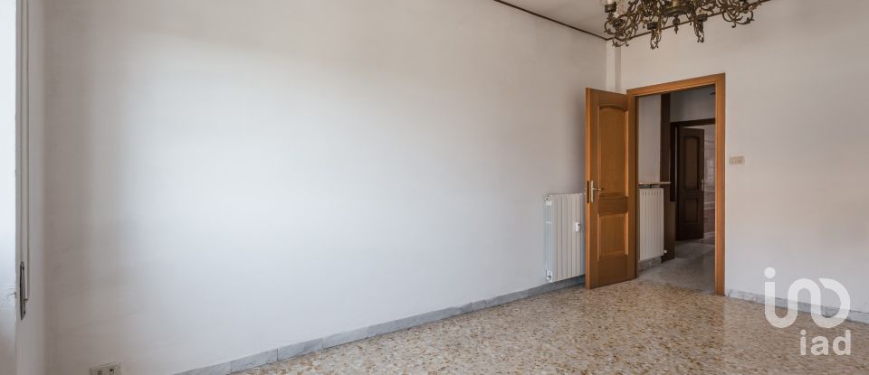 Three-room apartment of 117 m² in Roma (00171)