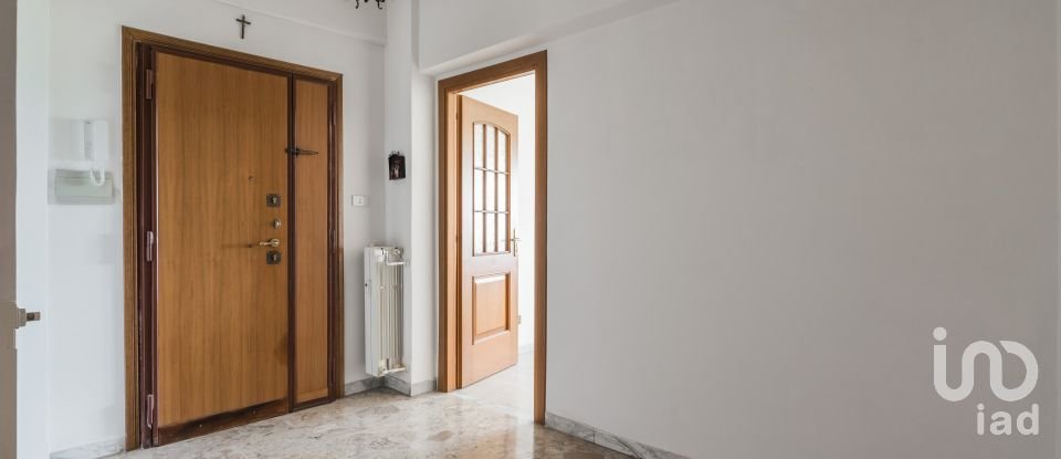 Three-room apartment of 117 m² in Roma (00171)