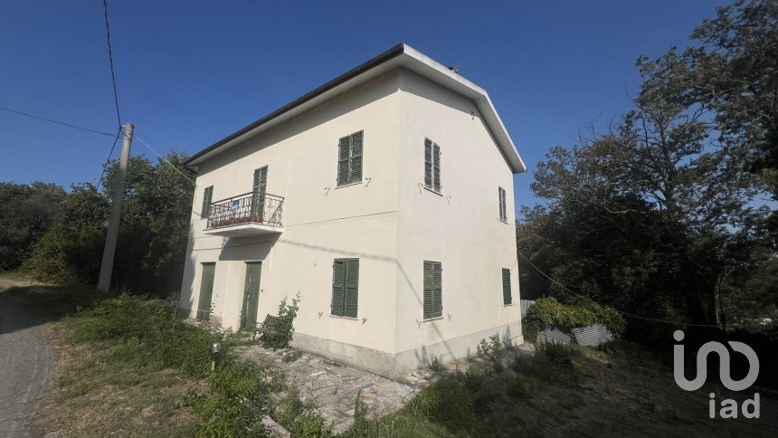 Casa 11 locali di 180 m² in Montegiorgio (63833)