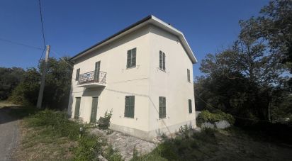 Casa indipendente / Villa 11 locali di 180 m² in Montegiorgio (63833)