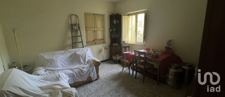 House 11 rooms of 180 m² in Montegiorgio (63833)