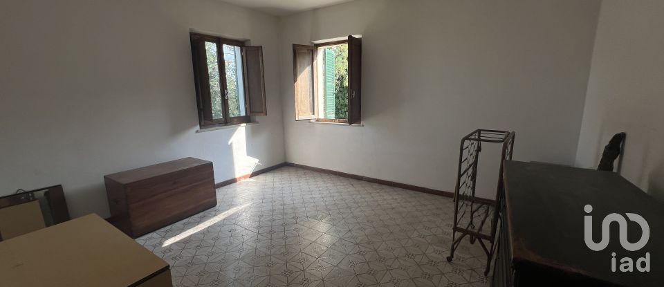 Casa 11 locali di 180 m² in Montegiorgio (63833)