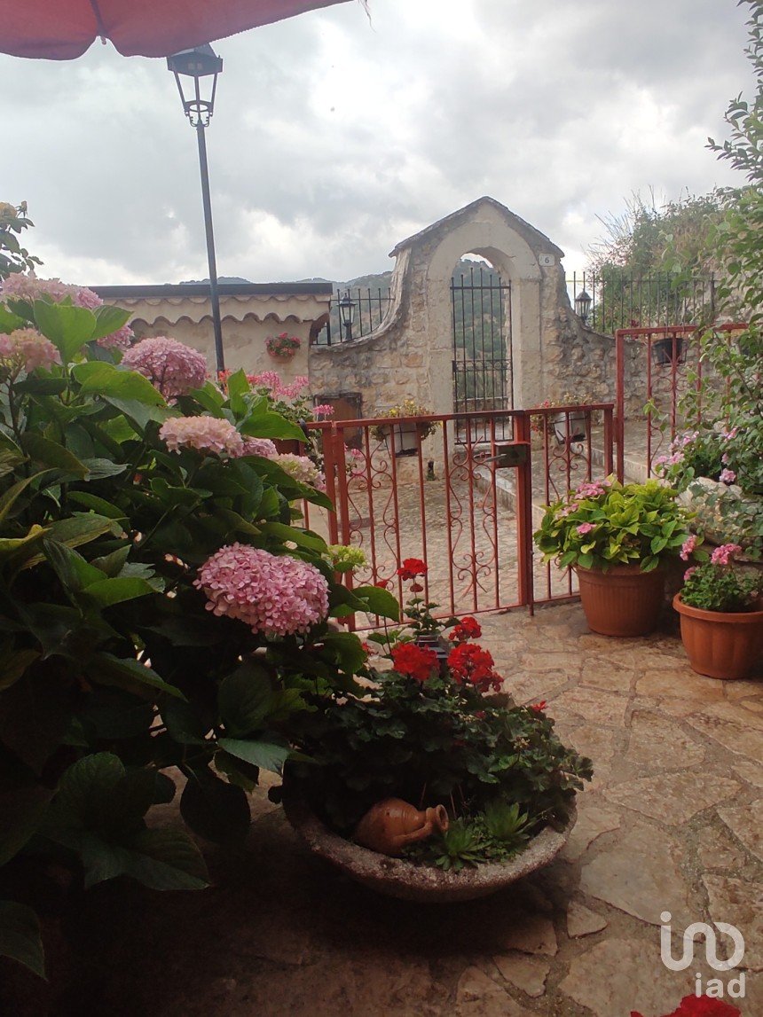 Village house 4 rooms of 100 m² in Scontrone (67030)