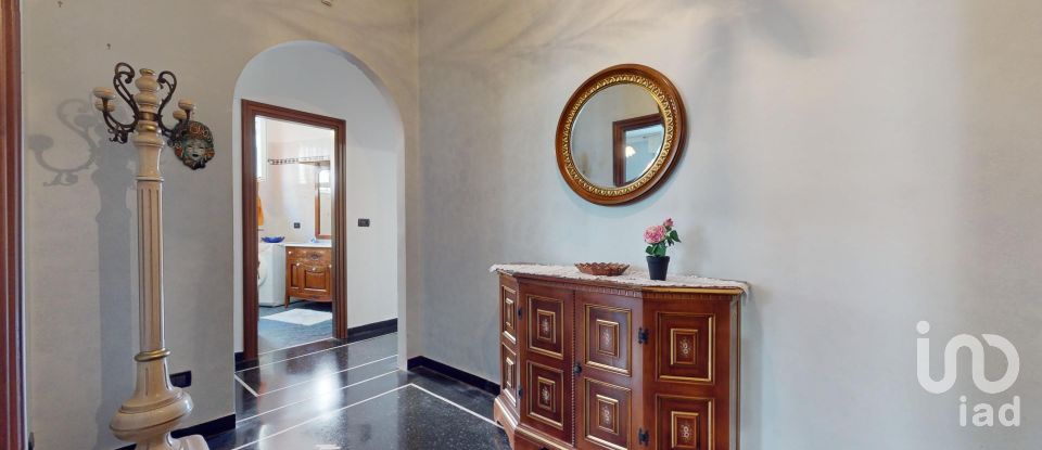 Three-room apartment of 115 m² in Genova (16155)