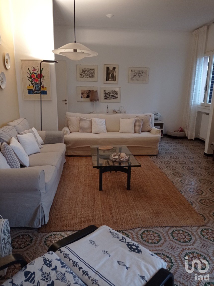 Appartamento 7 locali di 142 m² a Arenzano (16011)