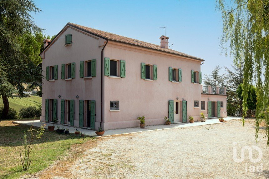 Casa indipendente 17 locali di 454 m² in Potenza Picena (62018)