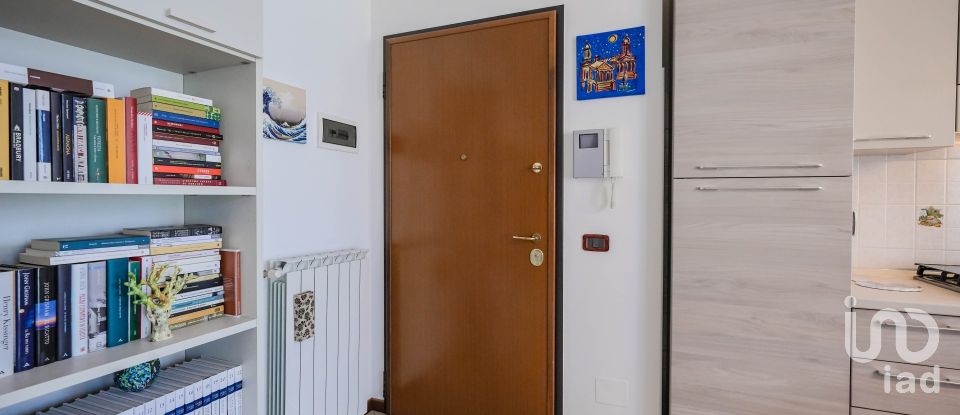 Two-room apartment of 52 m² in Bologna (40132)