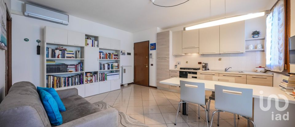 Two-room apartment of 52 m² in Bologna (40132)