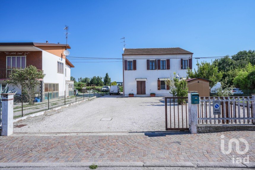 Town house 6 rooms of 216 m² in Ostellato (44020)