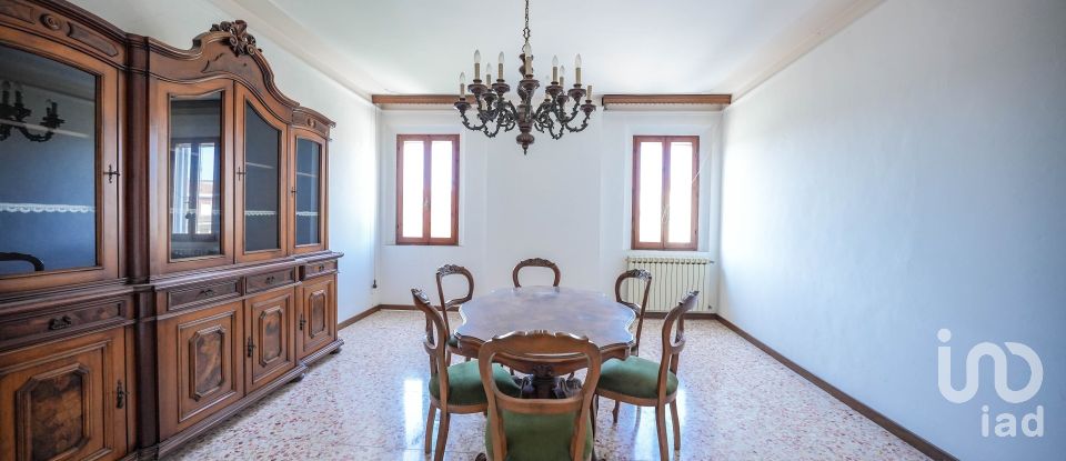 Town house 6 rooms of 216 m² in Ostellato (44020)