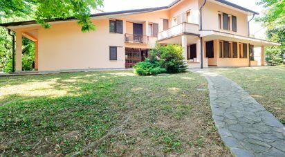 Farm 10 rooms of 275 m² in Triuggio (20844)