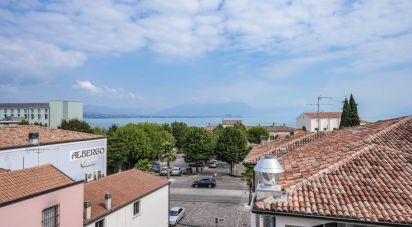 Attico / Mansarda / Loft 3 locali di 109 m² a Desenzano del Garda (25015)