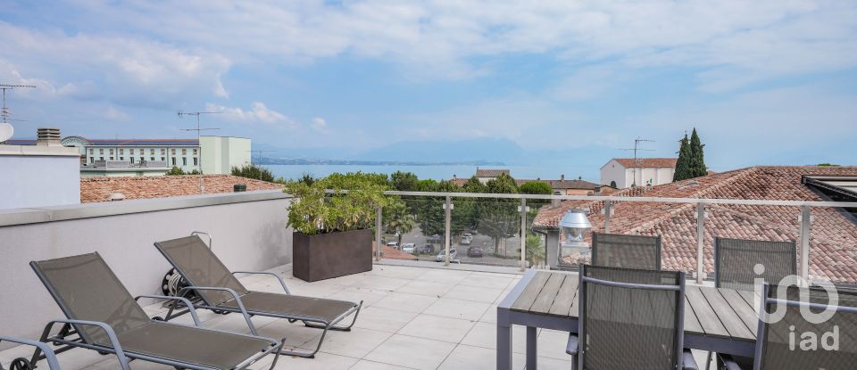 Attico / Mansarda / Loft 3 locali di 109 m² a Desenzano del Garda (25015)