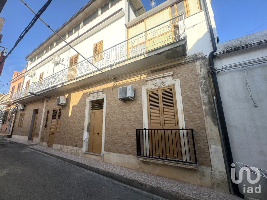 Casa 12 locali di 226 m² in Avola (96012)