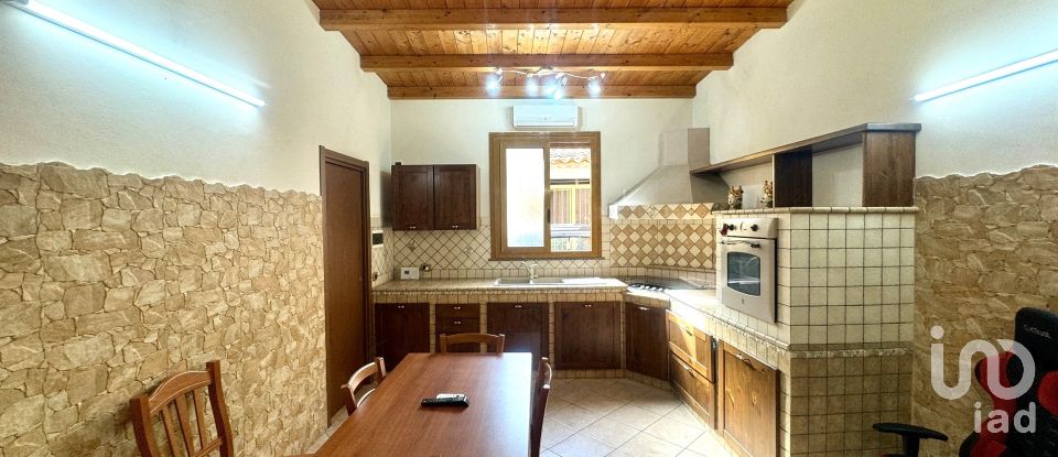 Casa 12 locali di 226 m² in Avola (96012)