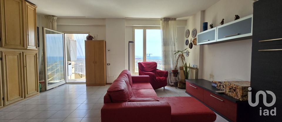 Apartment 0 rooms of 60 m² in Genova (16157)