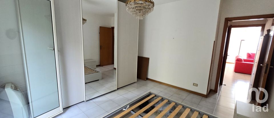 Apartment 0 rooms of 60 m² in Genova (16157)