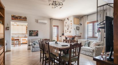 Farm 7 rooms of 220 m² in Fara in Sabina (02032)