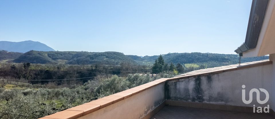 Farm 7 rooms of 220 m² in Fara in Sabina (02032)