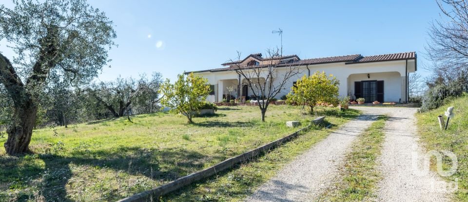 Farm 7 rooms of 220 m² in Fara in Sabina (02032)