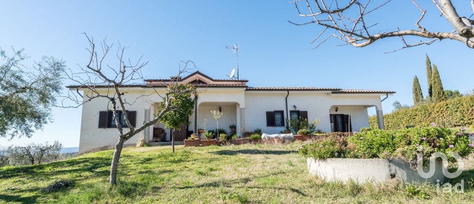 Farm 7 rooms of 220 m² in Fara in Sabina (02032)