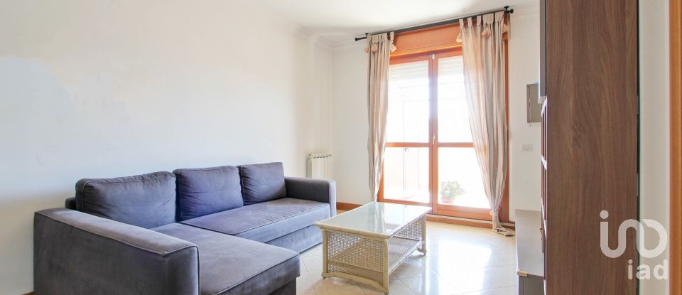 Two-room apartment of 62 m² in Roma (00139)