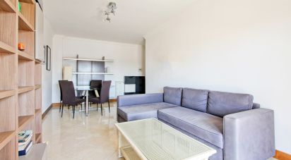 Two-room apartment of 62 m² in Roma (00139)