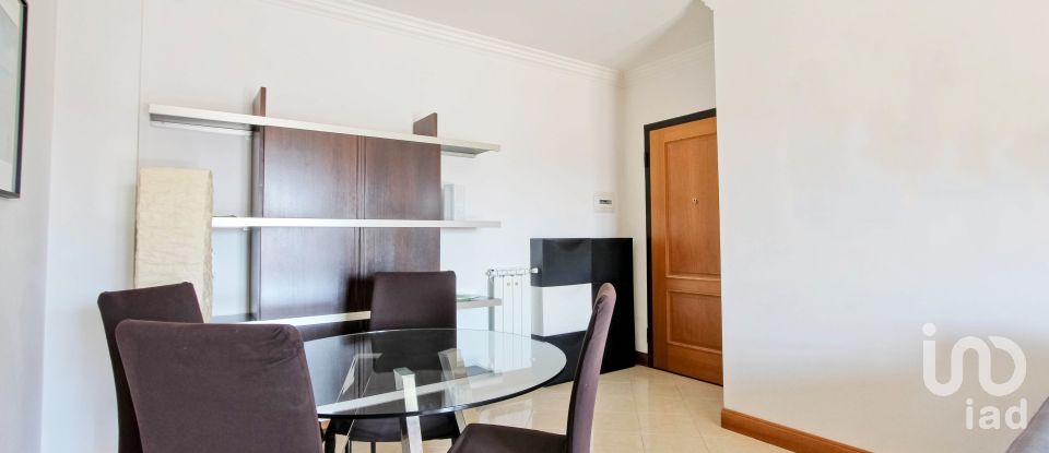 Two-room apartment of 62 m² in Roma (00139)