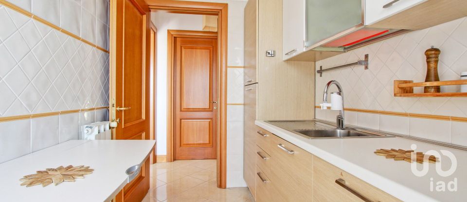 Bilocale di 62 m² a Roma (00139)