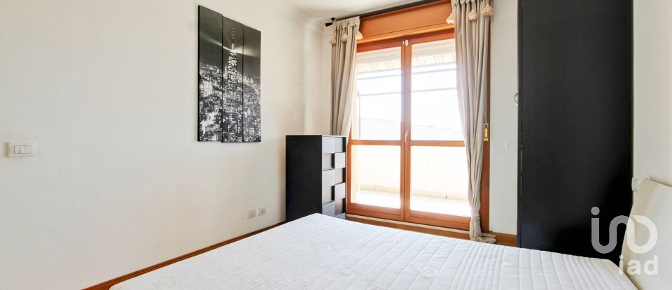 Two-room apartment of 62 m² in Roma (00139)