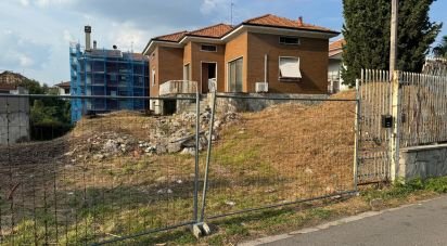 Land of 1,200 m² in Cesano Maderno (20811)