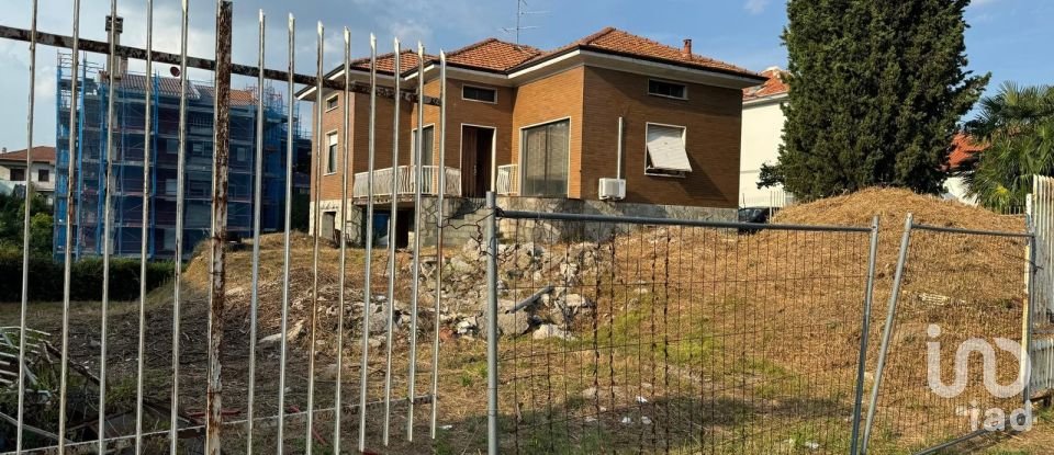 Land of 1,200 m² in Cesano Maderno (20811)