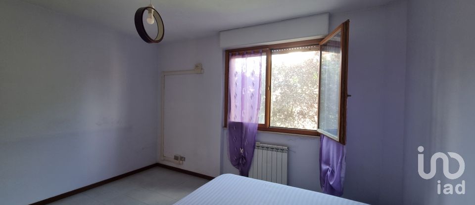 Apartment 7 rooms of 99 m² in Roma (00144)