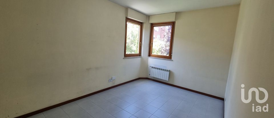 Apartment 7 rooms of 99 m² in Roma (00144)