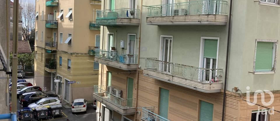 Appartamento 7 locali di 121 m² a Genova (16155)