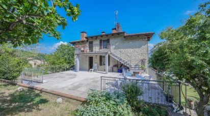 Casa indipendente 9 locali di 324 m² in Tizzano Val Parma (43028)