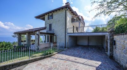 Casa indipendente 9 locali di 324 m² in Tizzano Val Parma (43028)