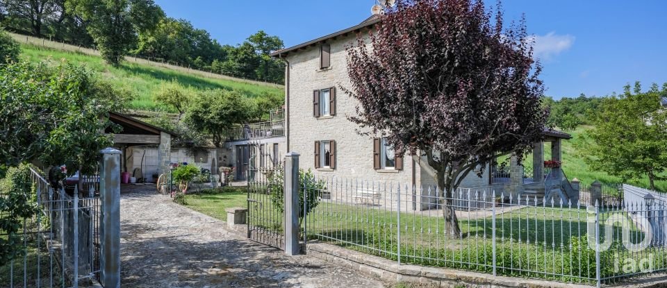 Casa indipendente 9 locali di 324 m² in Tizzano Val Parma (43028)