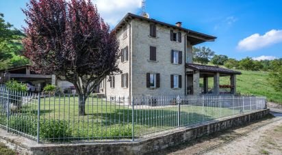 Casa indipendente 9 locali di 324 m² in Tizzano Val Parma (43028)