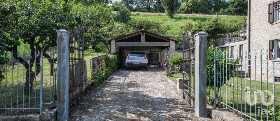 Casa indipendente 9 locali di 324 m² in Tizzano Val Parma (43028)