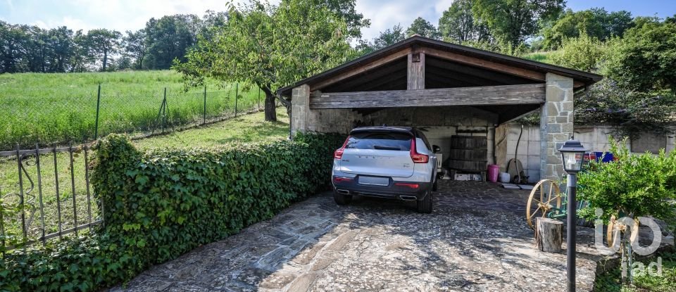 Casa indipendente 9 locali di 324 m² in Tizzano Val Parma (43028)