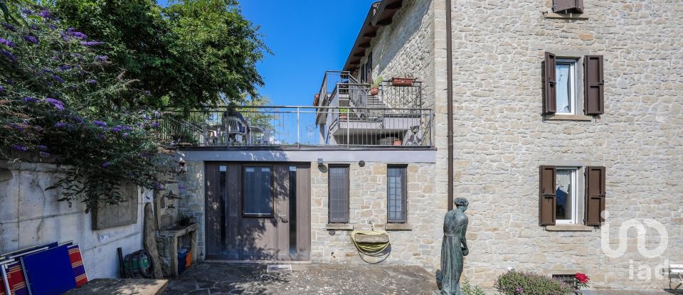 Casa indipendente 9 locali di 324 m² in Tizzano Val Parma (43028)