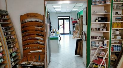 Negozio / locale commerciale di 607 m² in Ancona (60121)